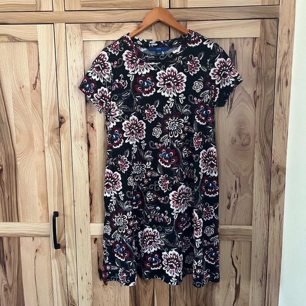 Gorgeous women’s floral blouse. Size small